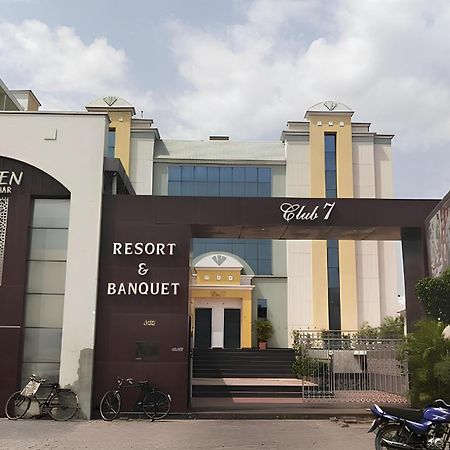 Club 7 Resort And Banquets Барели Экстерьер фото