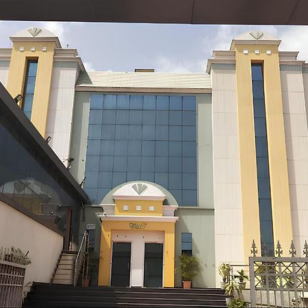 Club 7 Resort And Banquets Барели Экстерьер фото