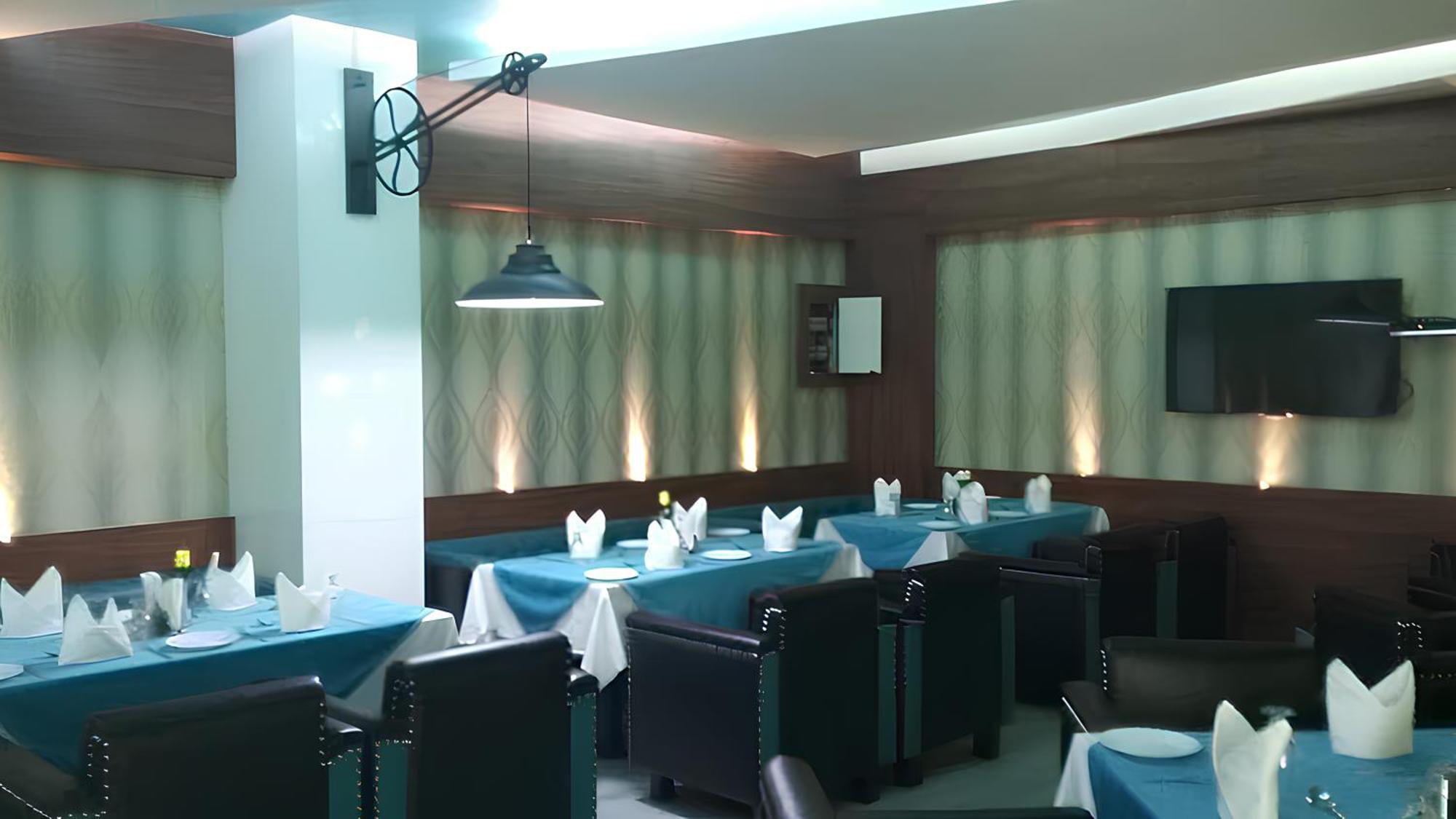 Club 7 Resort And Banquets Барели Экстерьер фото