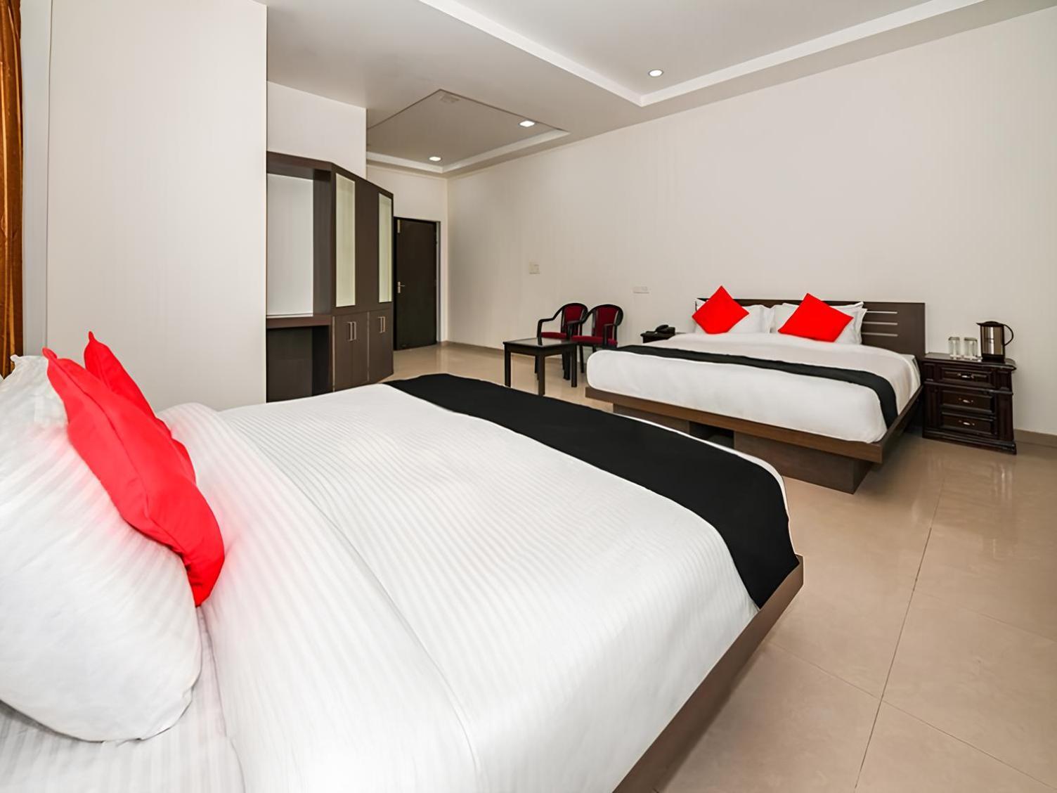 Club 7 Resort And Banquets Барели Экстерьер фото