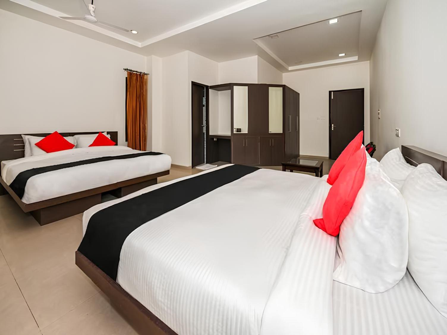 Club 7 Resort And Banquets Барели Экстерьер фото