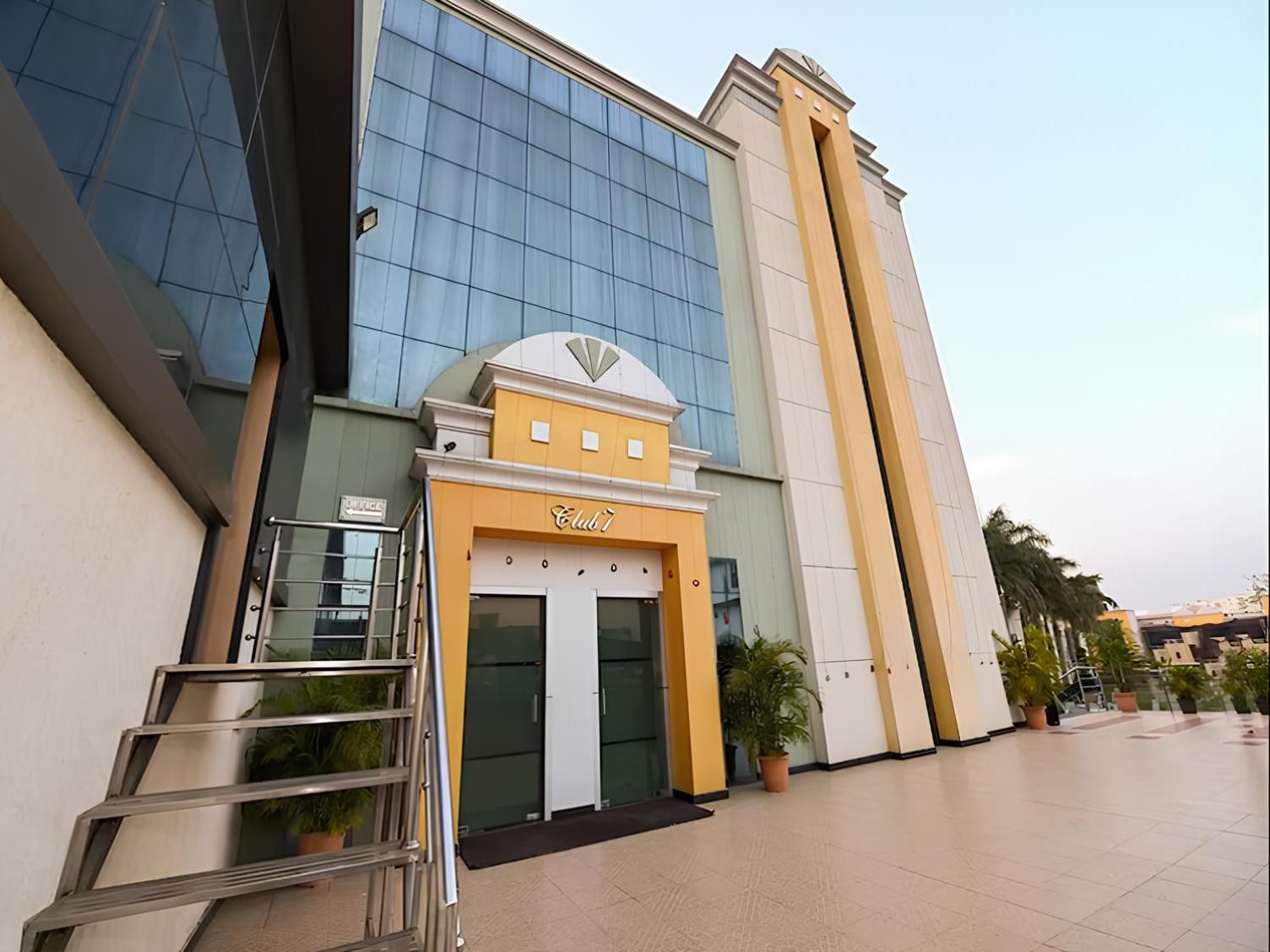 Club 7 Resort And Banquets Барели Экстерьер фото